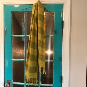 Green/ gray/ black scarf